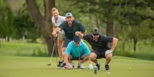 reserve1_hero 4 people eyeing up a golf shot